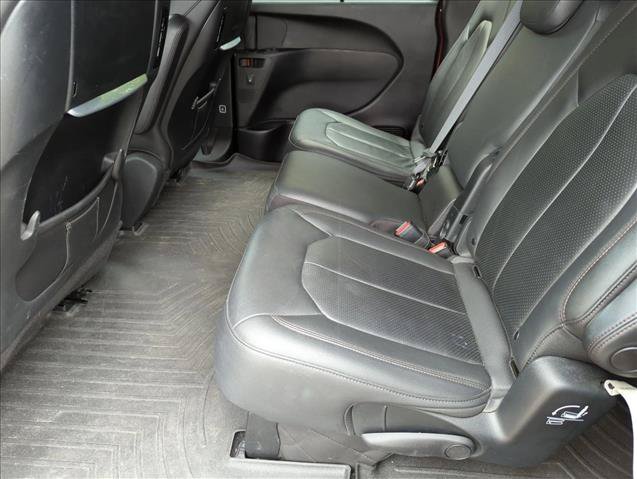 Used 2020 Chrysler Pacifica Touring-L FWD image 12