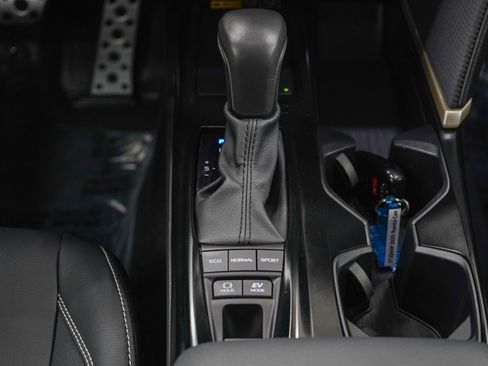 Used 2025 Toyota Camry SE image 17