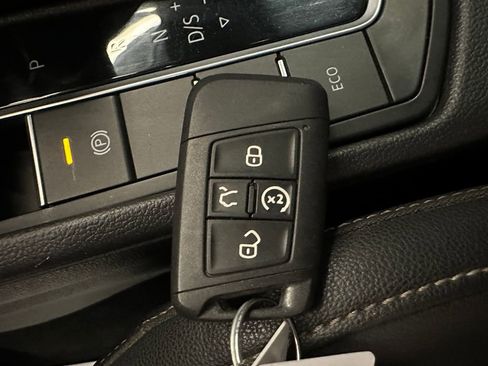 Used 2021 Volkswagen Jetta SE w/ SE Cold Weather Package image 17