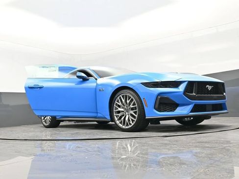 Used 2025 Ford Mustang GT Premium RWD image 33