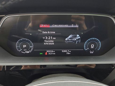 Used 2023 Audi e-tron Premium Plus w/ Premium Plus Package image 9