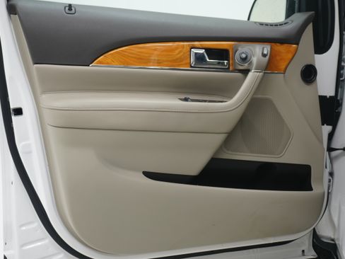 Used 2014 Lincoln MKX FWD w/ Equipment Group 102A image 13