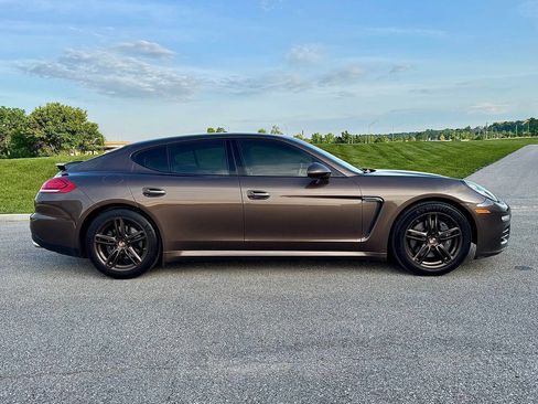 Used 2014 Porsche Panamera 4 AWD/4WD image 30