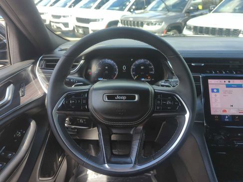Used 2023 Jeep Grand Cherokee Overland AWD/4WD image 16