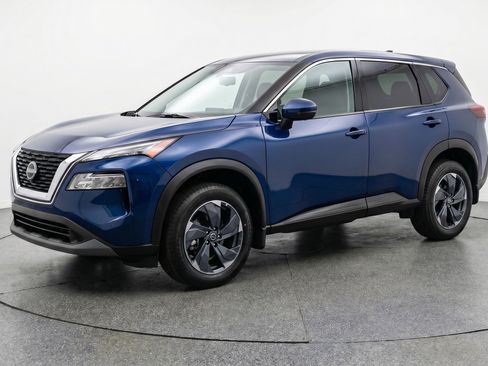 Used 2025 Nissan Rogue SV FWD image 3