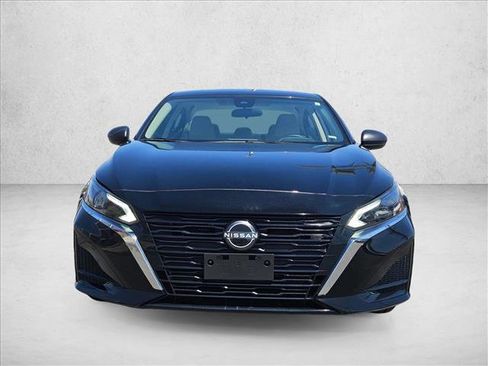 Used 2024 Nissan Altima 2.5 SV FWD image 2