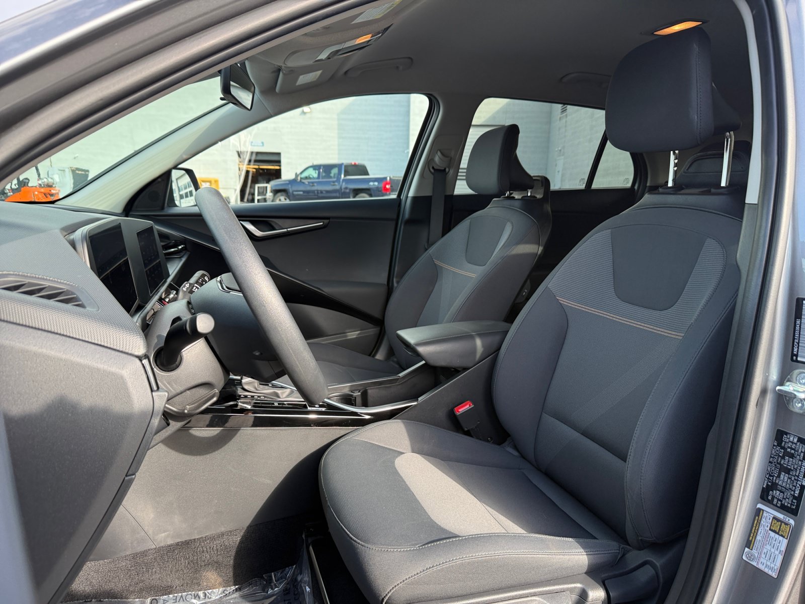 Used 2025 Kia Niro LX FWD image 9