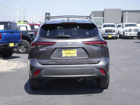 Used 2021 Toyota Highlander XLE image 7