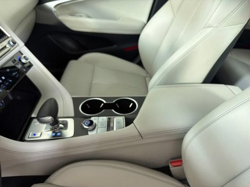 Used 2025 Genesis G70 2.5T RWD image 23