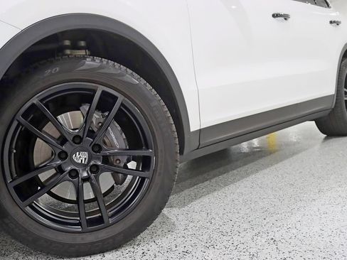 Used 2019 Porsche Cayenne AWD/4WD image 4