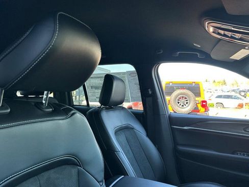 New 2026 Jeep Grand Cherokee Altitude image 17