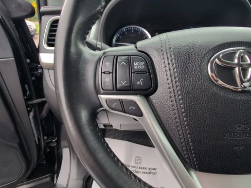 Used 2019 Toyota Highlander XLE AWD/4WD image 27