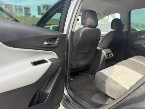 Used 2018 Chevrolet Equinox LS FWD image 18