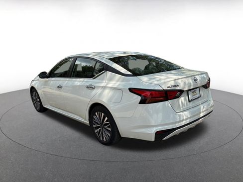 Used 2025 Nissan Altima 2.5 SV FWD image 5