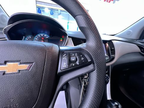 Used 2020 Chevrolet Trax LS FWD image 20