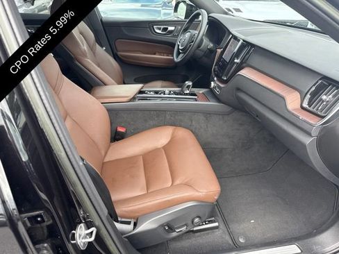 Used 2023 Volvo XC60 B5 Plus w/ Climate Package AWD/4WD image 3