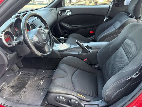 Used 2016 Nissan 370Z Coupe RWD image 12
