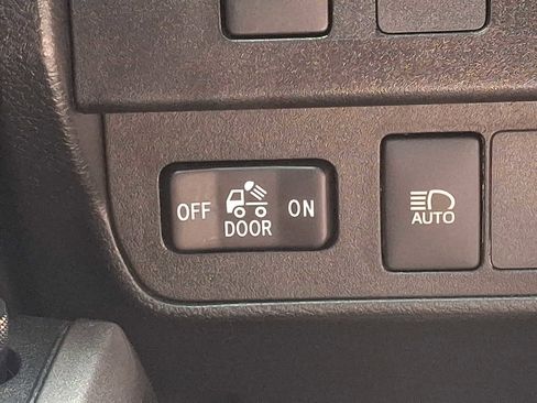 Used 2020 Toyota Tacoma SR5 image 25