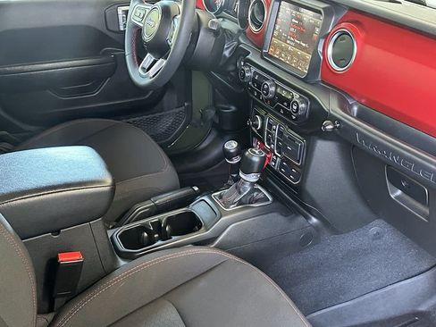 Used 2023 Jeep Wrangler Unlimited Rubicon AWD/4WD image 17