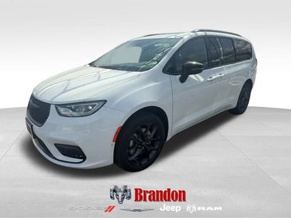 New 2026 Chrysler Pacifica Limited
