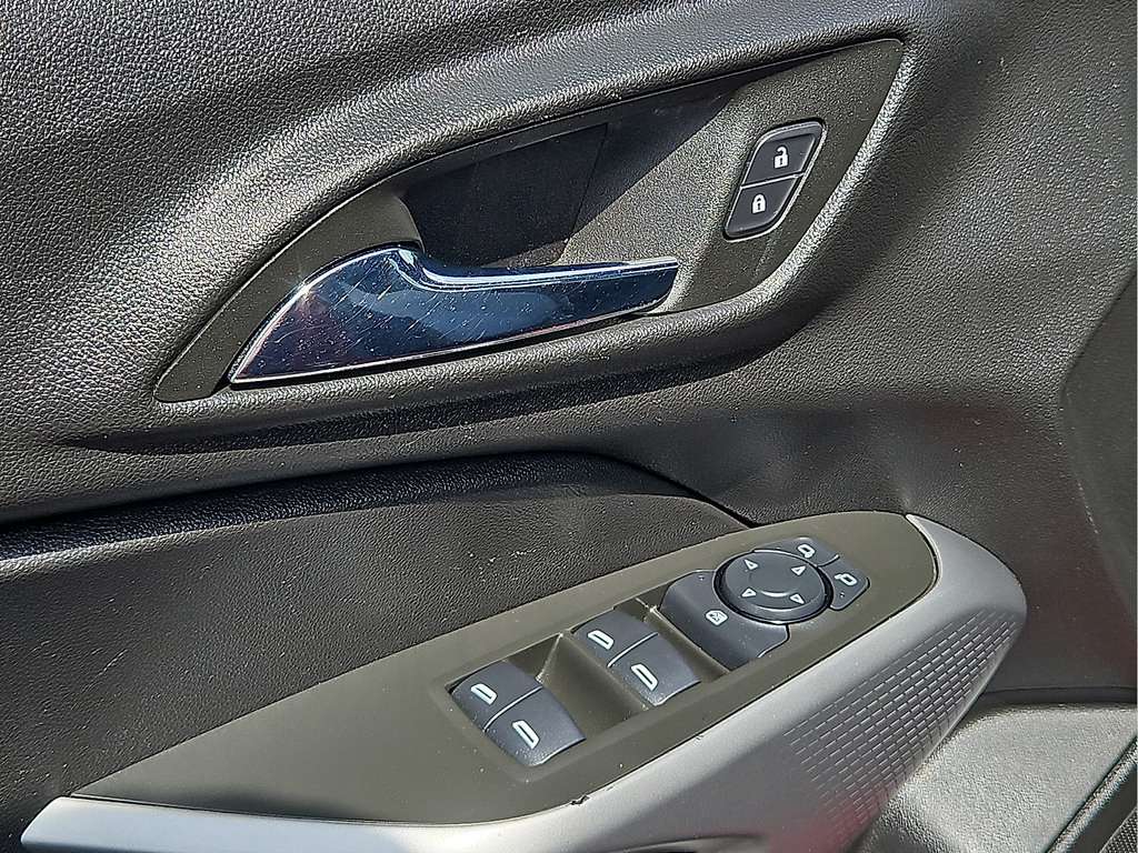 Used 2024 Chevrolet Trax RS w/ Sunroof Package FWD image 12