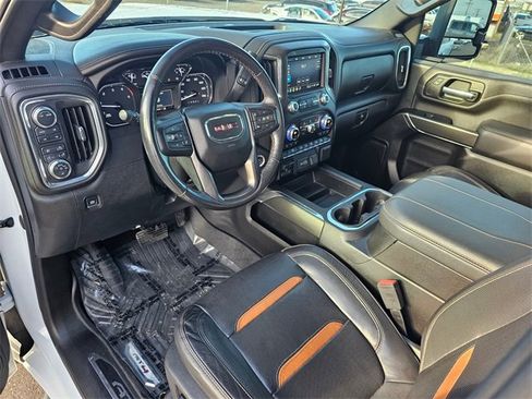 Used 2023 GMC Sierra 2500 AT4 image 2