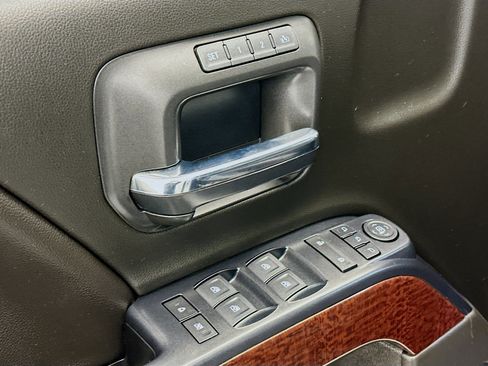 Used 2018 GMC Sierra 1500 SLT image 15