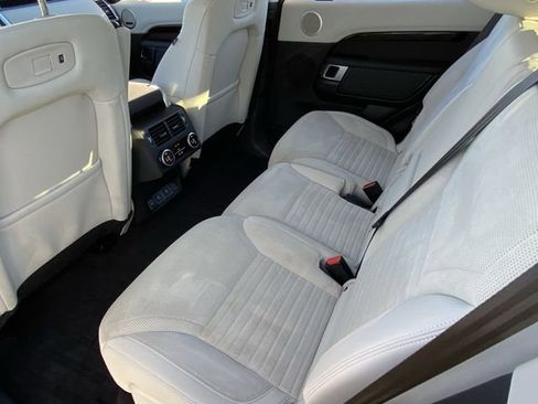 Used 2025 Land Rover Discovery S image 25