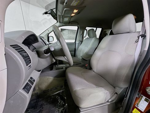 Used 2018 Nissan Frontier SV image 15