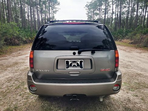 Used 2007 GMC Envoy SLE image 5
