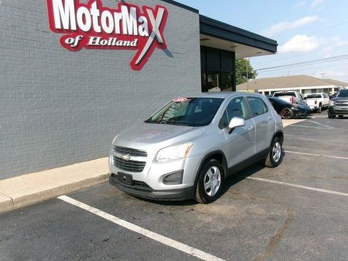 Used 2016 Chevrolet Trax LS FWD image 2