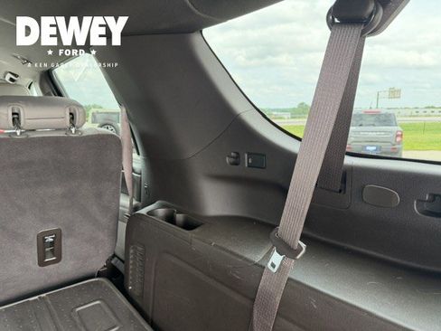 Used 2022 Chevrolet Suburban Z71 w/ Off-Road Capability Package AWD/4WD image 37