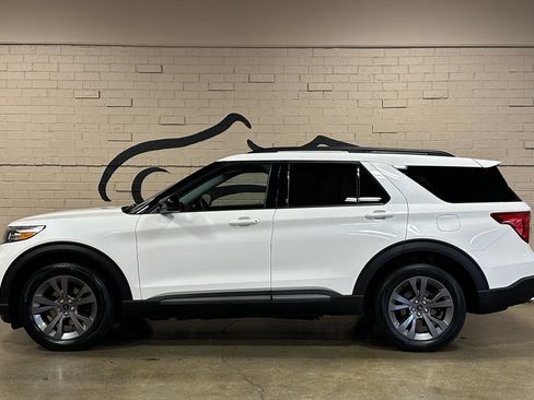 Used 2024 Ford Explorer XLT w/ XLT Sport Appearance Package AWD/4WD image 8