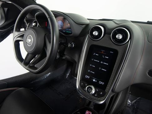 Used 2023 McLaren GT RWD image 30