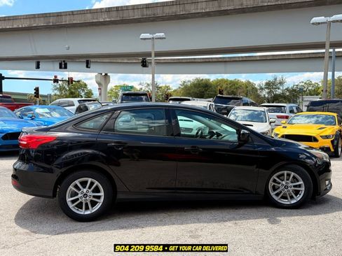 Used 2018 Ford Focus SE FWD image 7