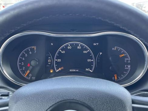 Used 2018 Jeep Grand Cherokee Limited image 36