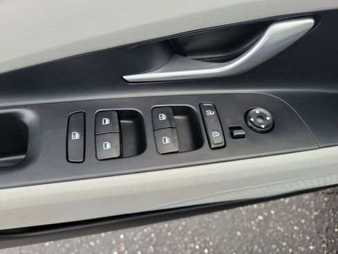 Used 2024 Hyundai Elantra Limited image 22