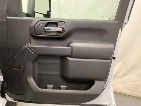 Used 2024 Chevrolet Silverado 2500 Custom w/ Custom Value Package image 10