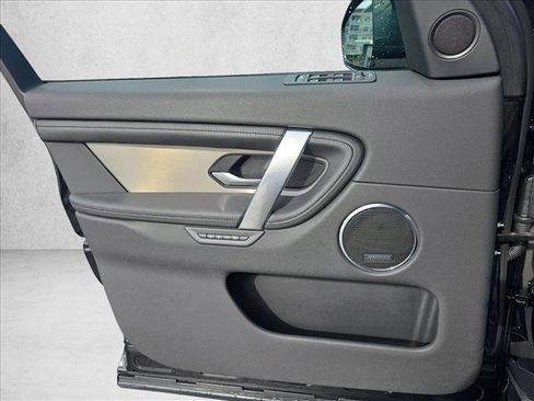 Used 2024 Land Rover Discovery Sport Dynamic SE image 25