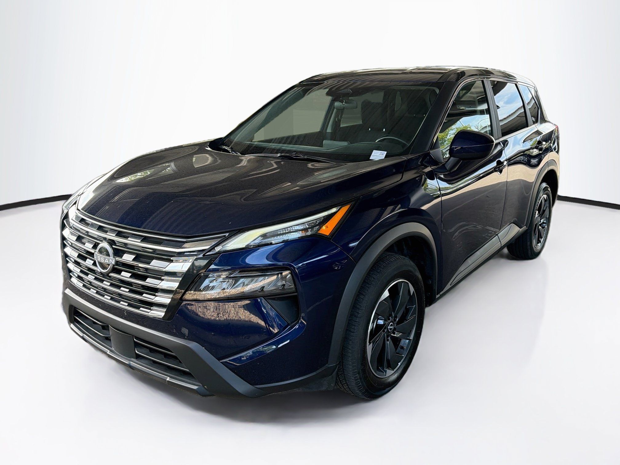 Used 2025 Nissan Rogue SV AWD/4WD image 3