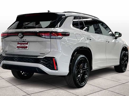 New 2026 Volkswagen Tiguan SE R-Line image 4