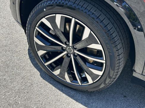New 2026 Volvo XC90 T8 Plus w/ Protection Package Premier AWD/4WD image 9
