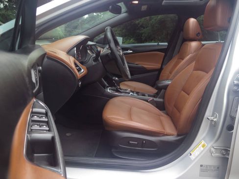 Used 2017 Chevrolet Cruze Premier FWD image 12
