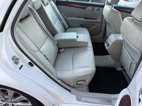 Used 2011 Toyota Avalon Limited image 29