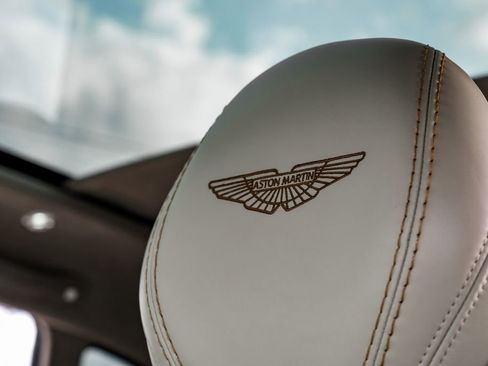 Used 2021 Aston Martin DBX image 40