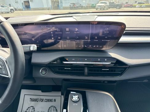 Used 2025 Buick Enclave Avenir w/ Super Cruise Package AWD/4WD image 18