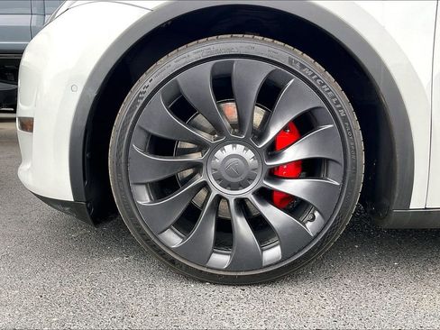 Used 2022 Tesla Model Y Performance image 2