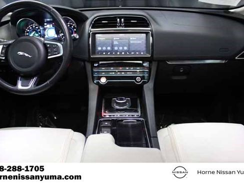 Used 2020 Jaguar F-PACE Prestige image 12