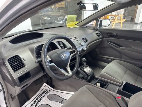 Used 2010 Honda Civic DX-VP image 8