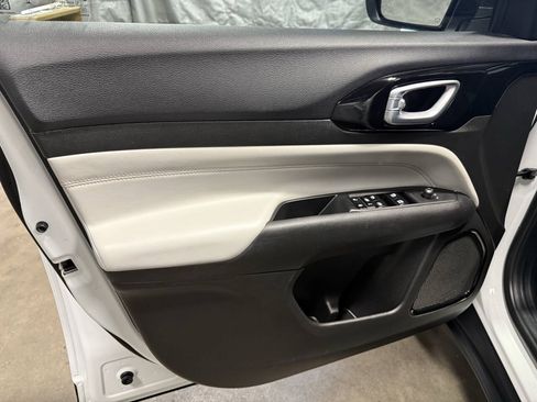 Used 2025 Jeep Compass Limited AWD/4WD image 19
